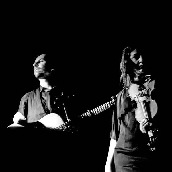 Écouter "La Bouée", single du groupe Stanza